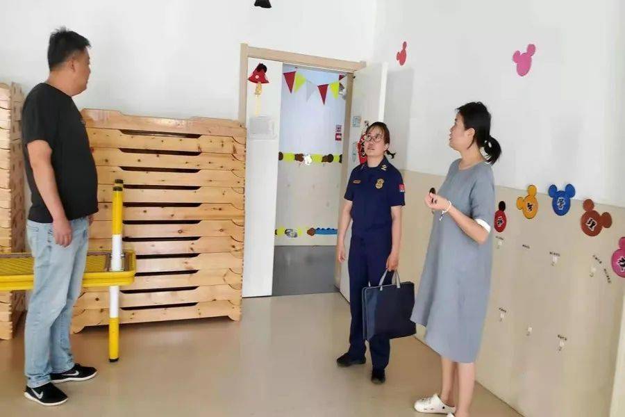 校园|筑牢校园安全“防火墙” 崆峒区消防救援大队联合区教育局对全区幼儿园开展消防安全专项检查