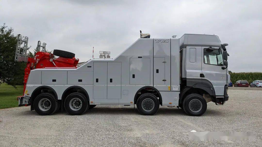 看多了欧洲7大品牌的清障车 来个太脱拉凤凰8x8底盘的如何?