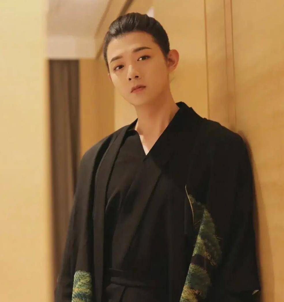 事件|中国文化管理协会网络文化工委就霍尊事件发声，《披荆斩棘的哥哥》宣布其退出录制