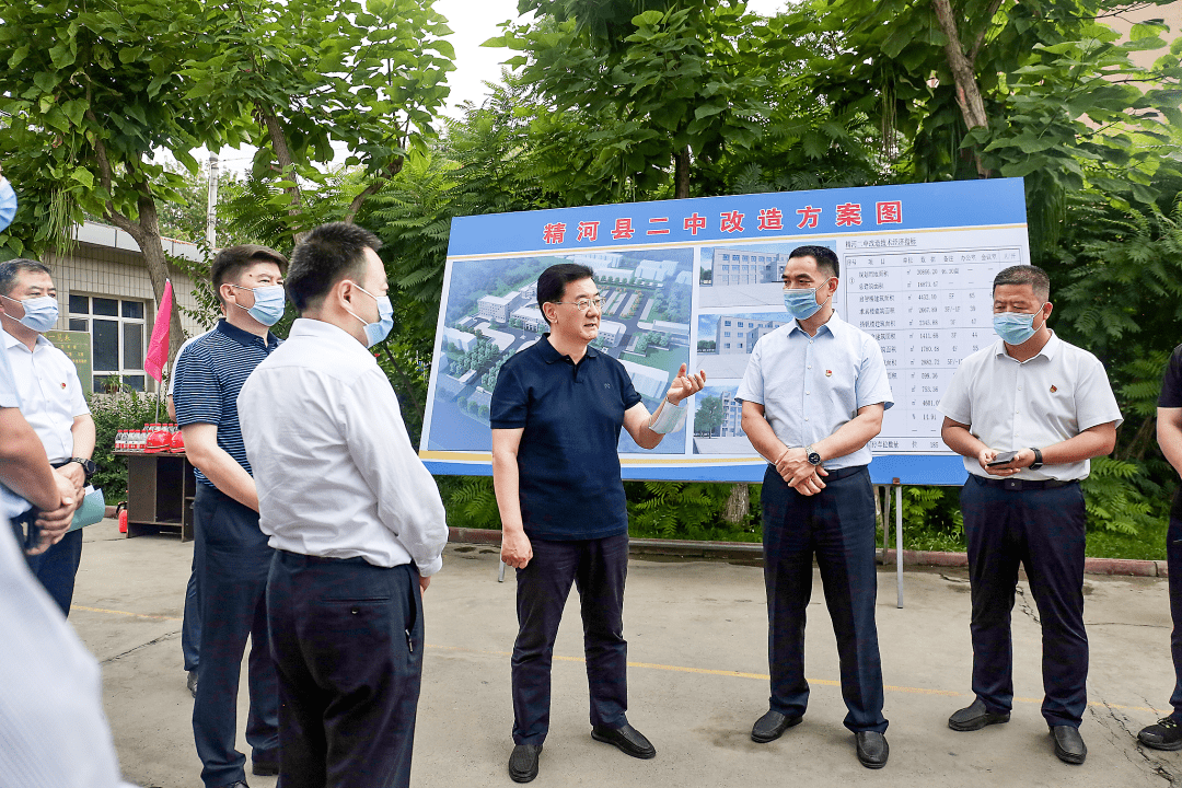 何永慧在精河县调研