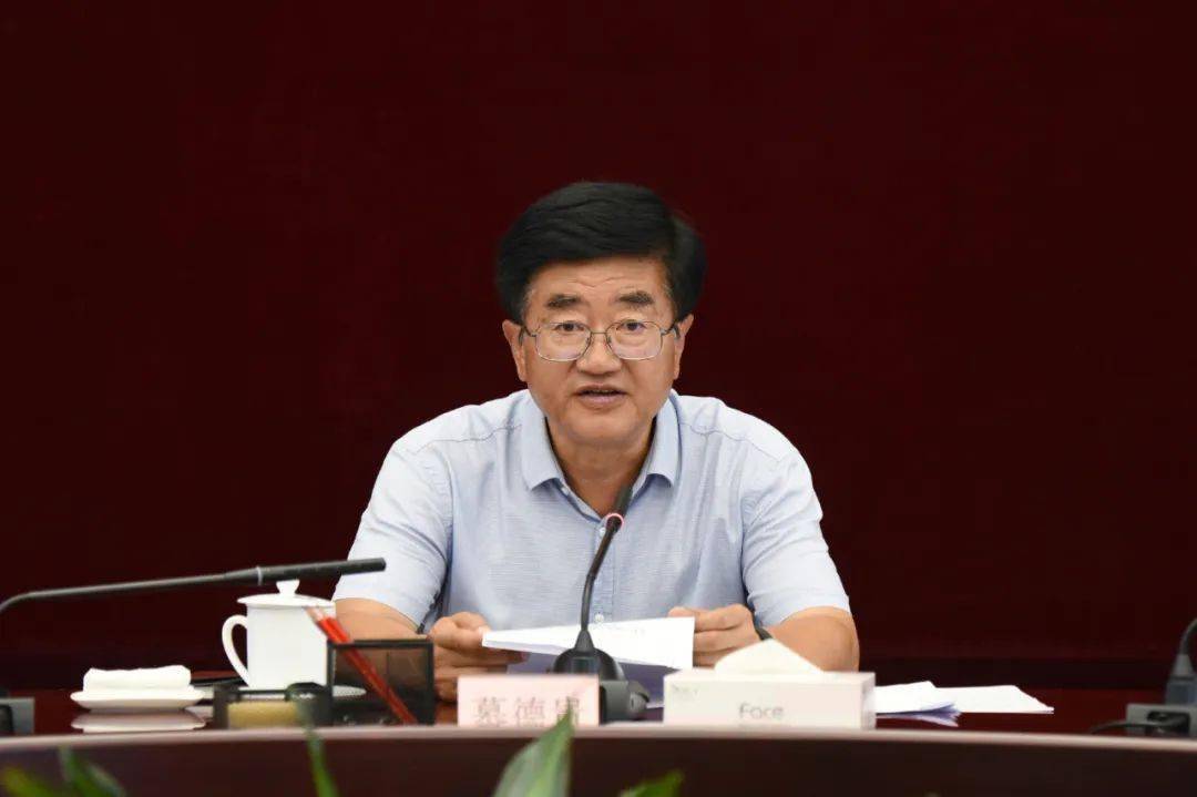 人员联系省人大代表机制的意见》《贵州省人大常委会新闻发言人制度》