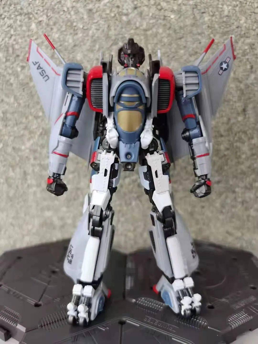 评玩具子小天岑测评变形金刚小号手拼装闪电有颜值有细节