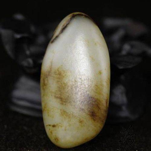 皮是和田玉籽料贵重的重要特征