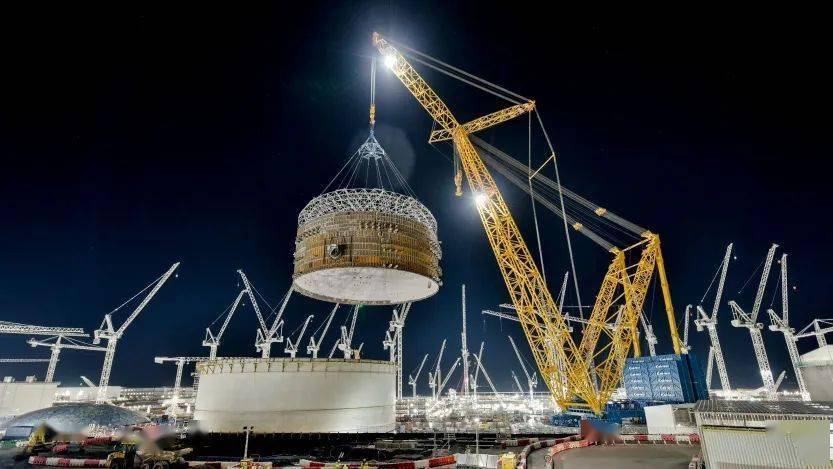 经典吊装现场英国最大基建欣克利角c核电站项目