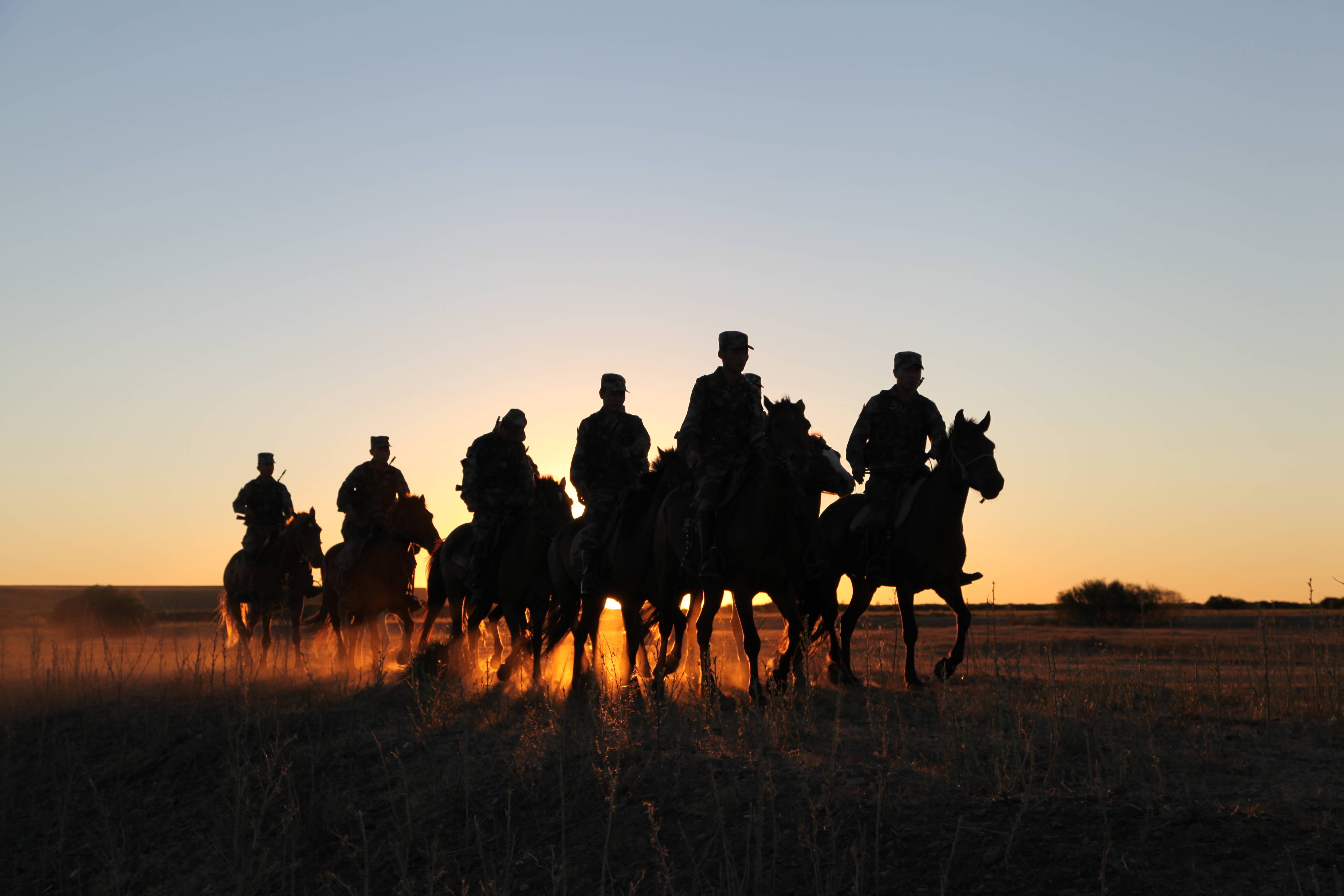一棵相思树永远家国情来自戍边烈士李相恩战友和后人们的思念