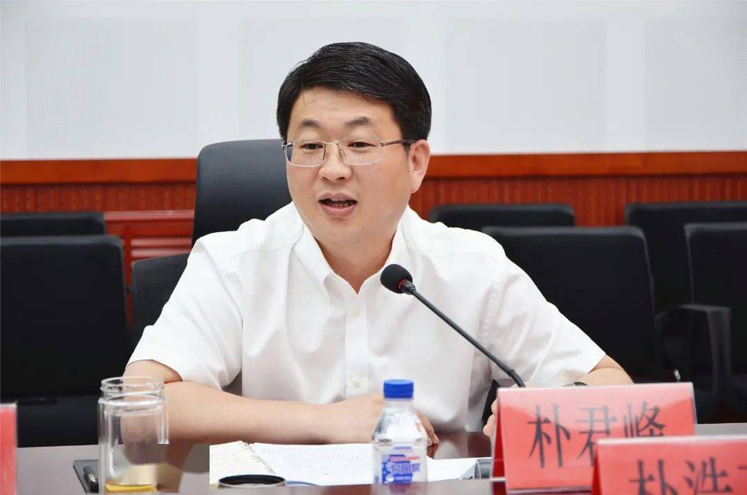 【头条】朴君峰与老干部共绘龙井振兴新蓝图