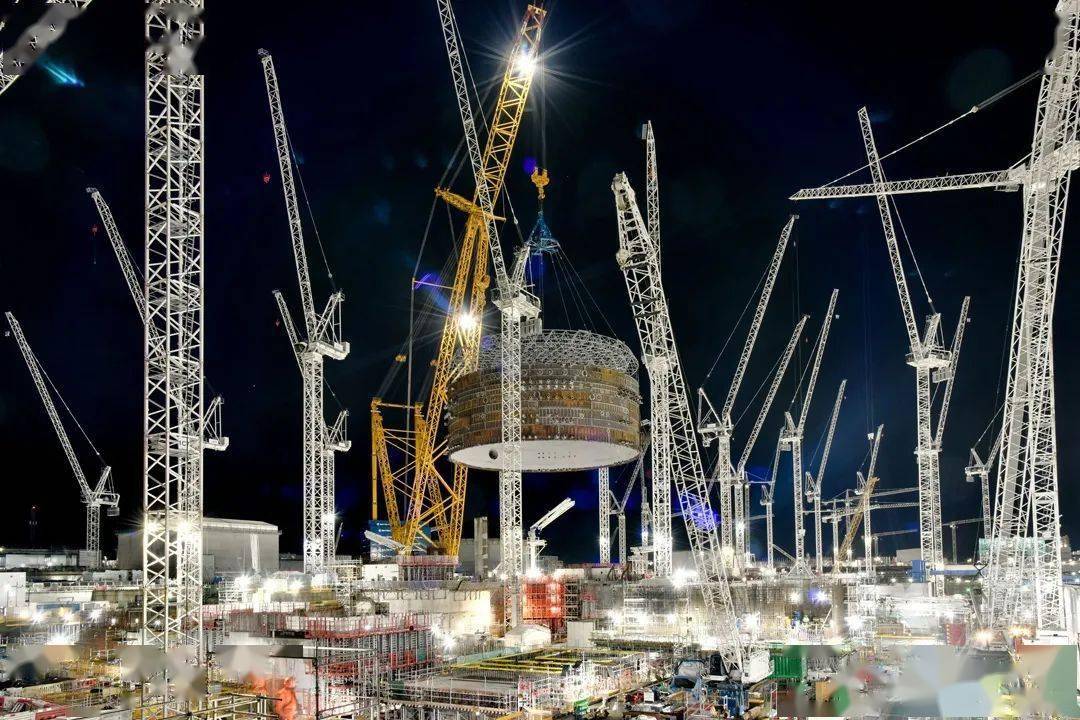 经典吊装现场英国最大基建欣克利角c核电站项目
