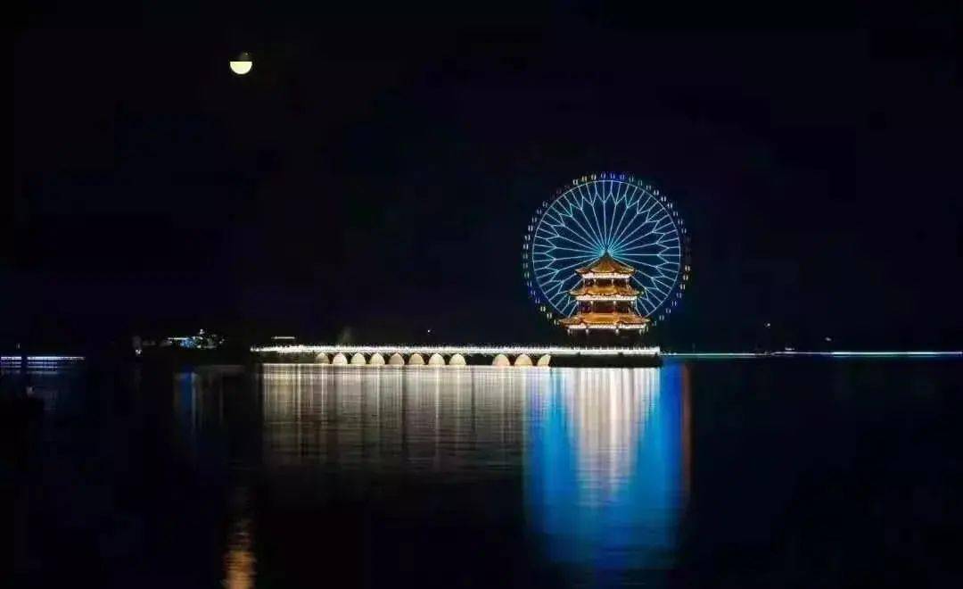 天颐湖夜景祝大家七夕快乐!天下有情人终成眷属!