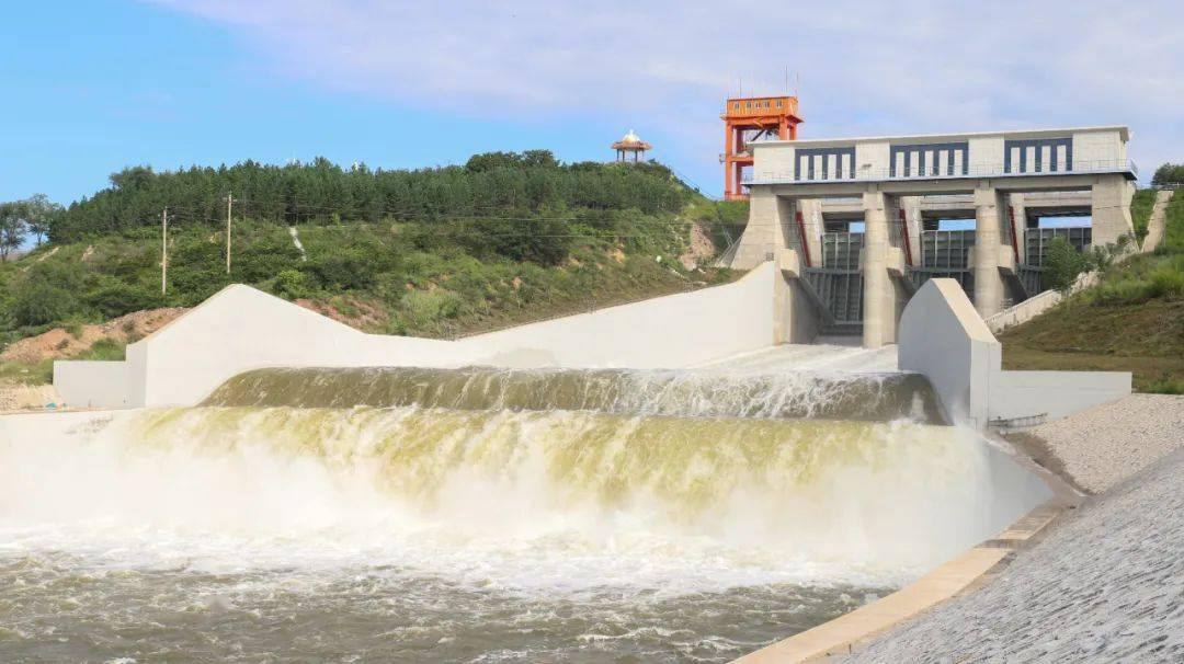 壮观察尔森水库再次泄洪