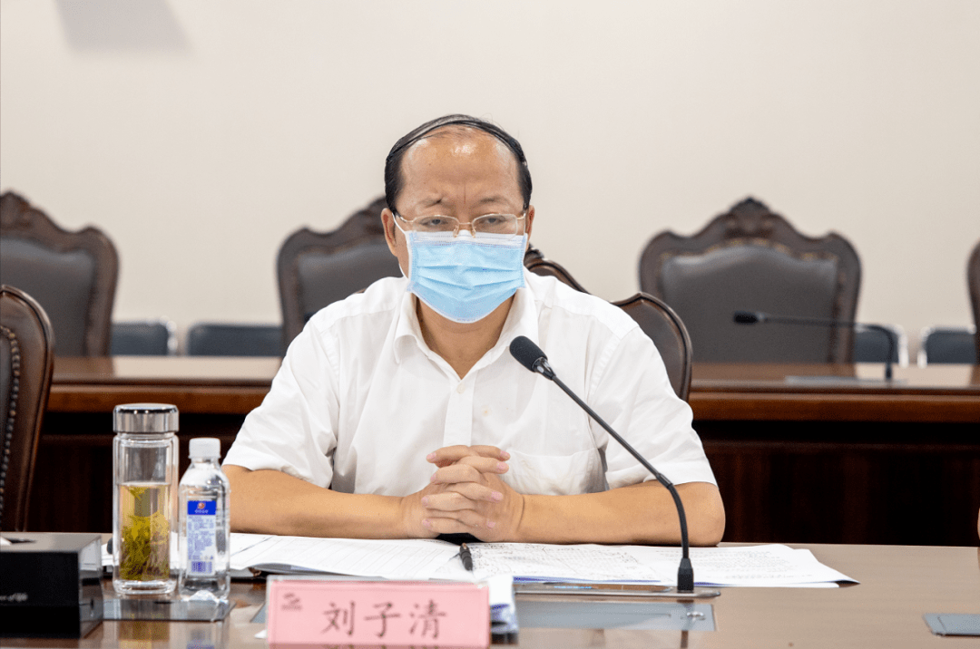 科学防疫精准施策武汉经开区疫情防控指挥部听取专家组意见建议