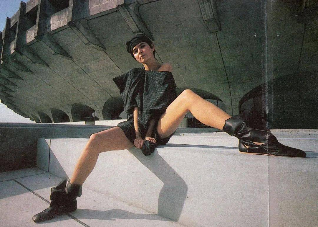 过服装设计|川久保玲：人“狠”话不多！时尚界的破坏者设计的衬衫有何不同？