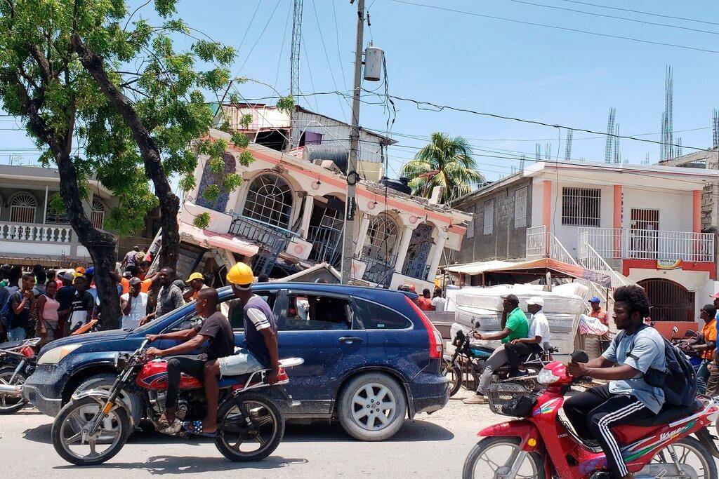 海地7 2级地震已致304人死亡专家 与2010年大地震在同一断层带 释放能量为那次的两倍 莱斯凯