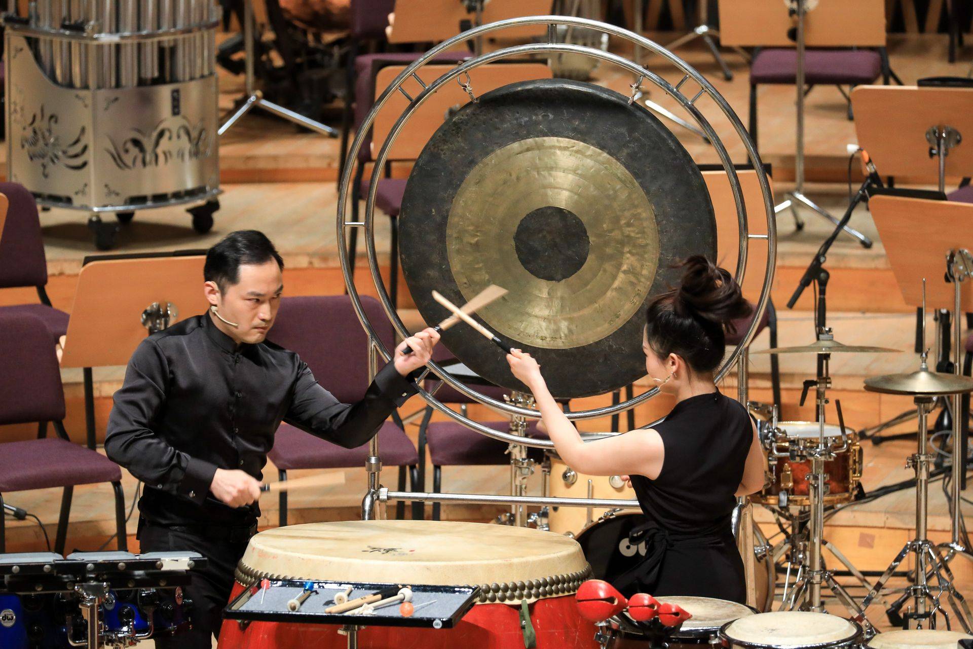 上海民族乐团异响天开带领观众走进打击乐的世界