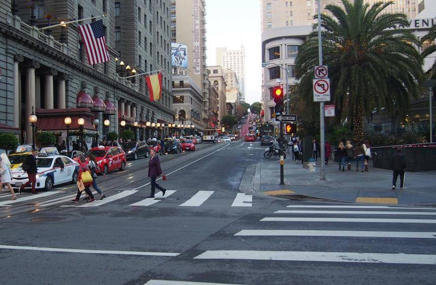 美国的人行道是水泥路中国的人行道是地砖美国是落后了吗