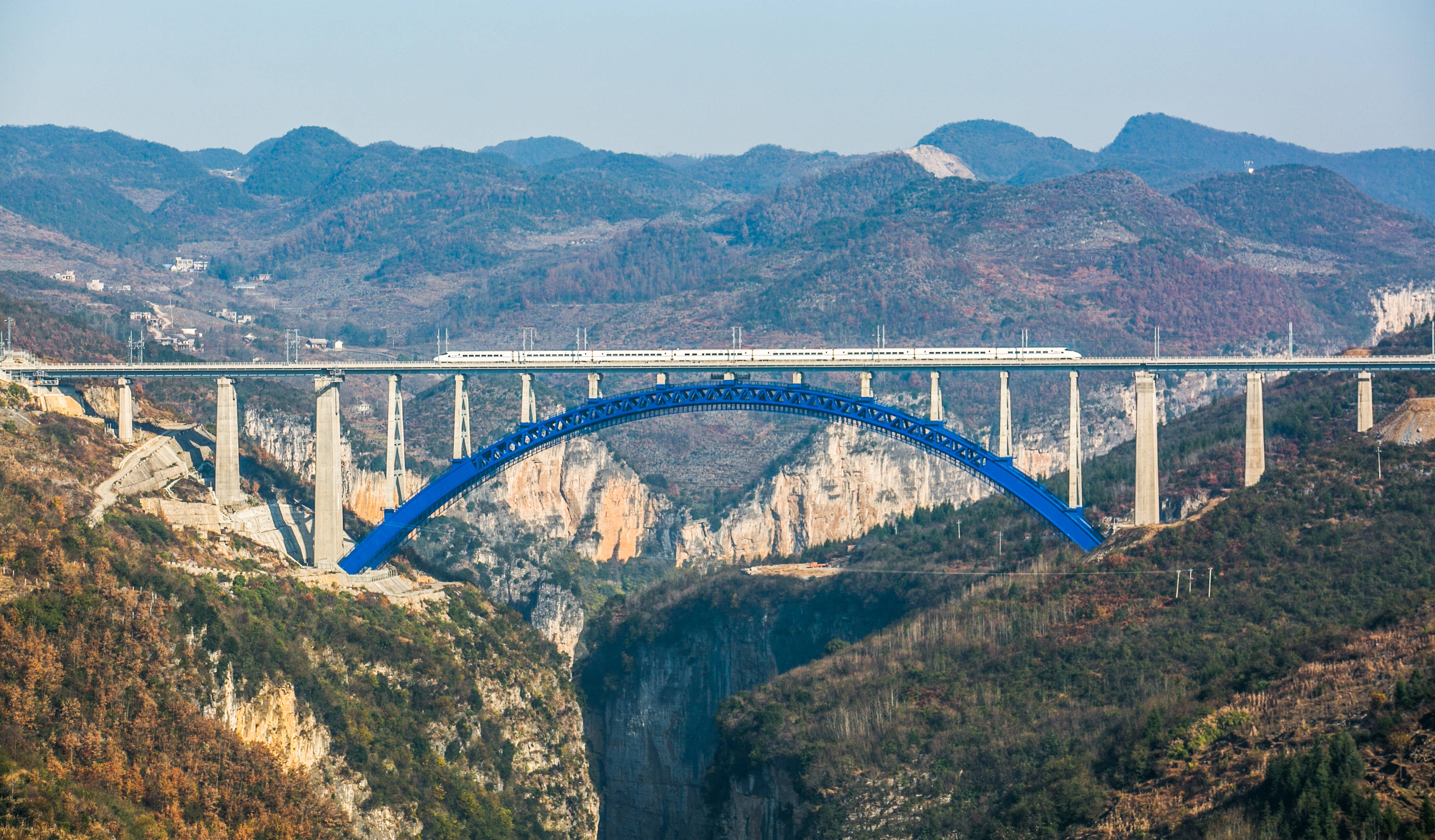 天空之眼瞰贵州桥梁