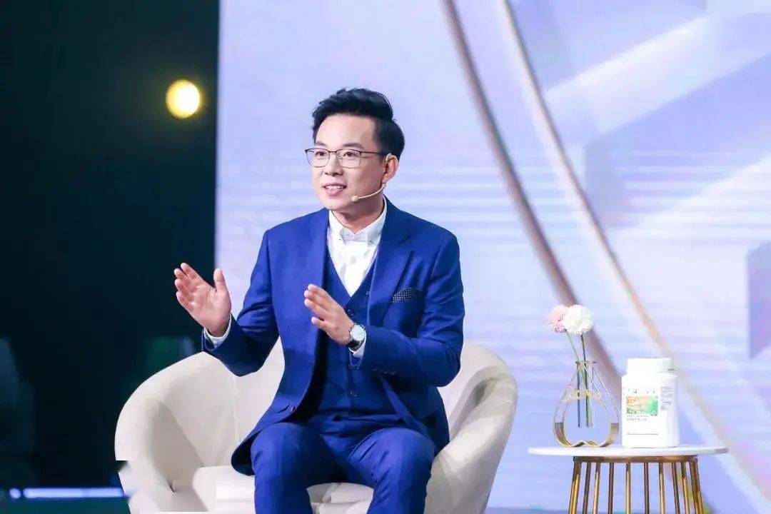 安利"网红"营养专家,安利(中国)市场部专业支持总监张旭老师介绍自己