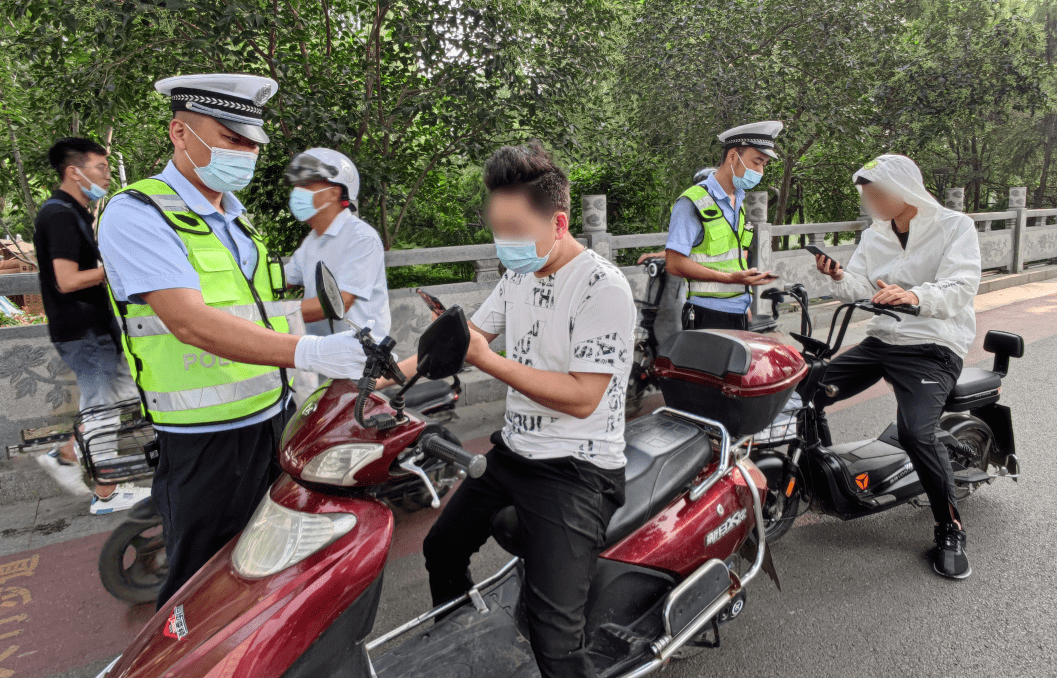 不戴头盔菏泽市区900余名电动车驾驶人被查处