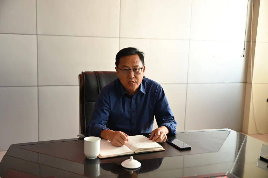 会上,农业发展部部长李智国对秋收生产形势进行了全面分析,并对当前