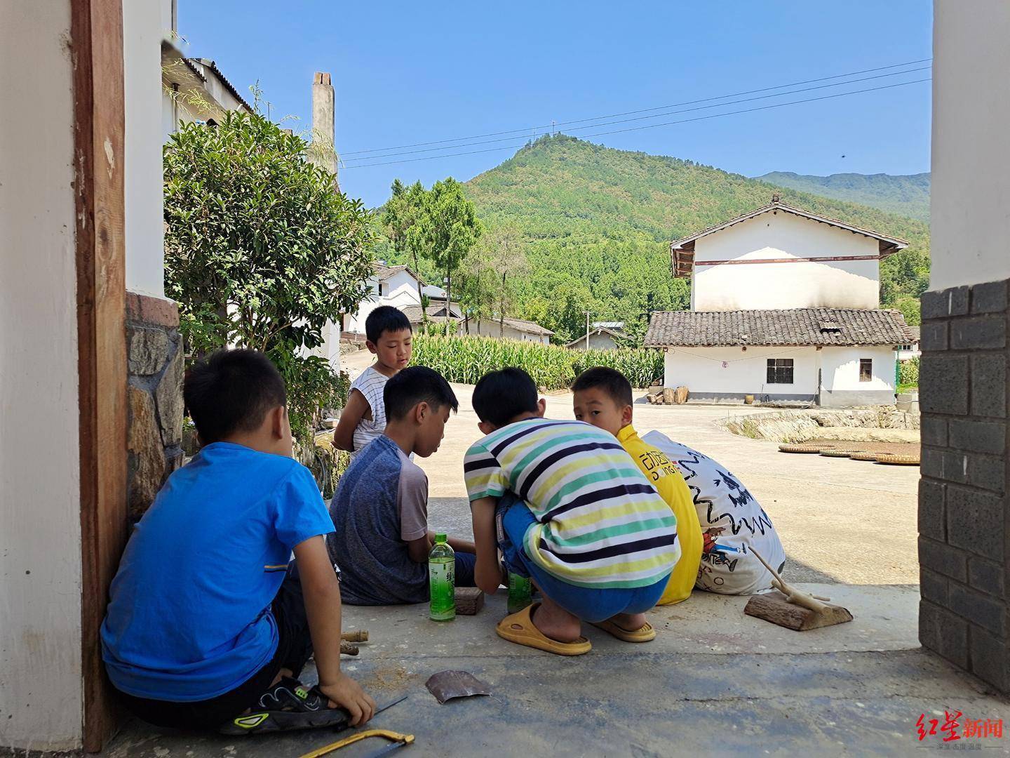 教育|专访网红山区小学校长张平原：我们的学生从未刷过题、补过课，但成绩也不差