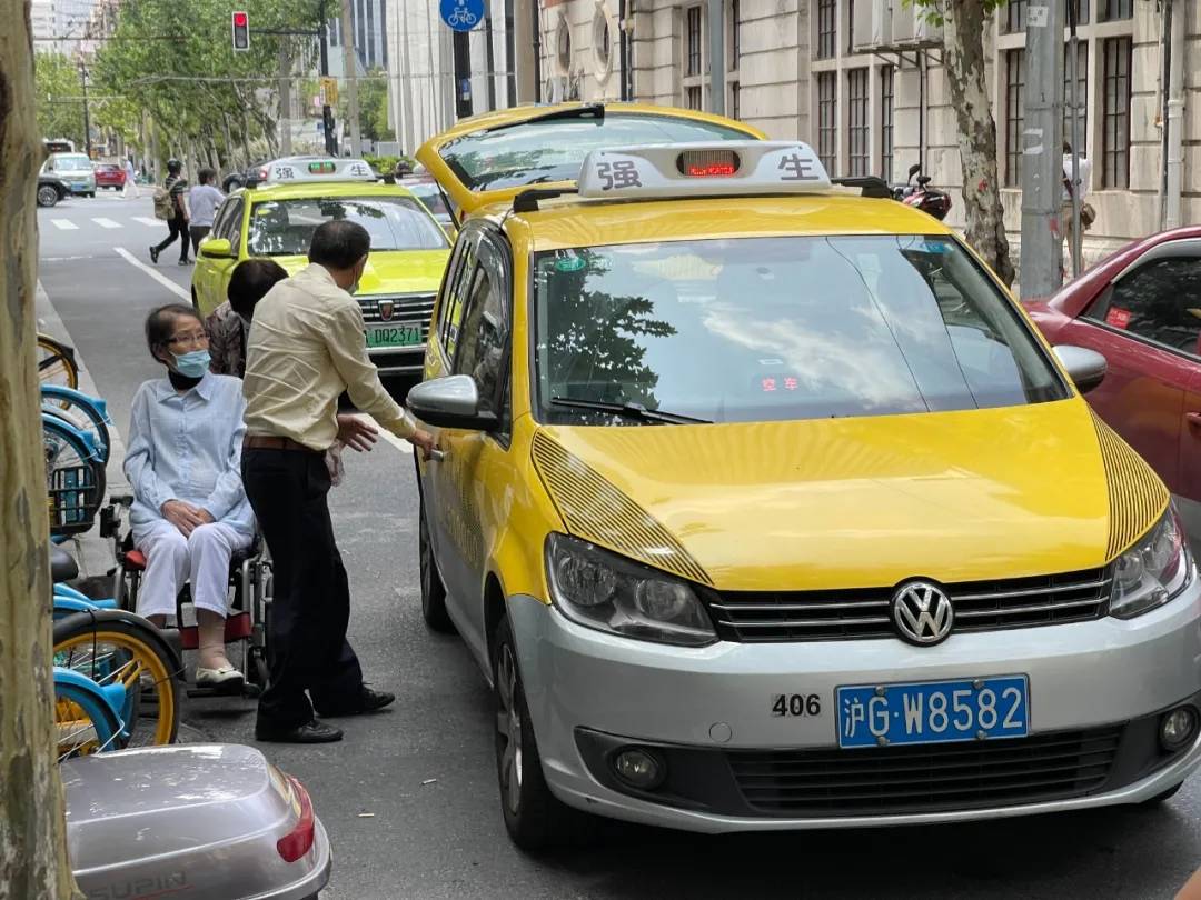 试点|上海四家医院可“一键叫车”，叫车后在院内等待即有司机接驾