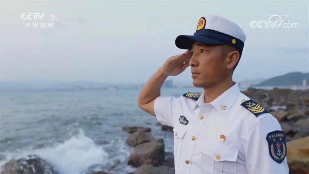 获海军优秀人才奖一次,优秀士官六次,嘉奖五次.