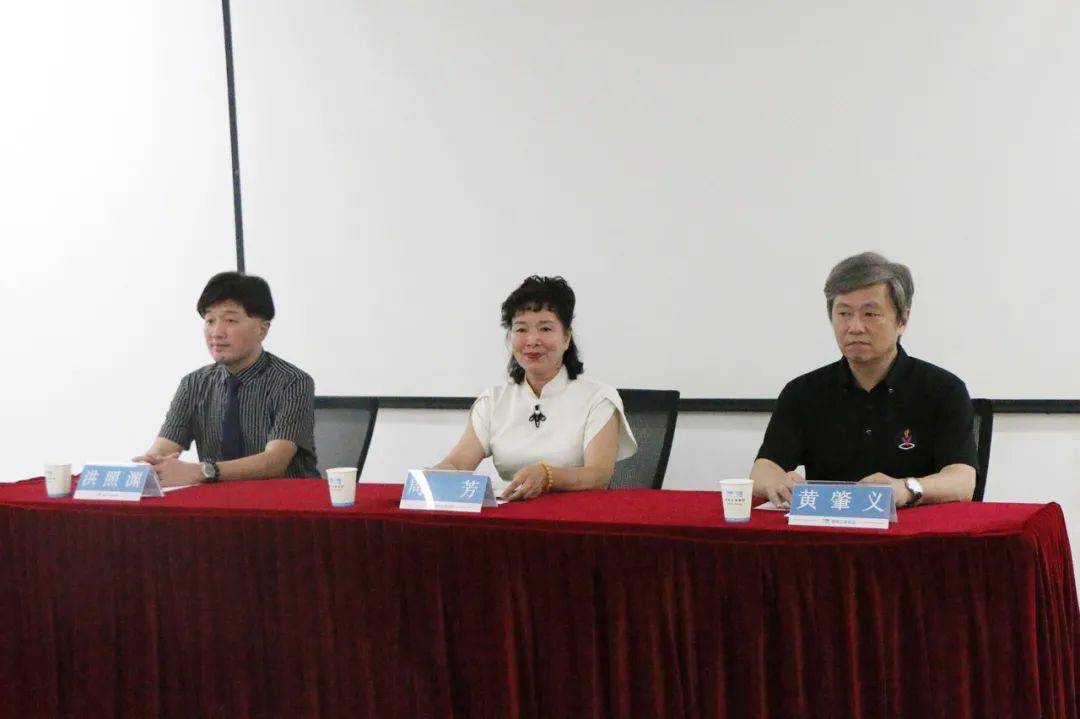 8月16日,新芝董事长周芳,健峰精益管理学苑执行长黄肇义,健峰资深顾问