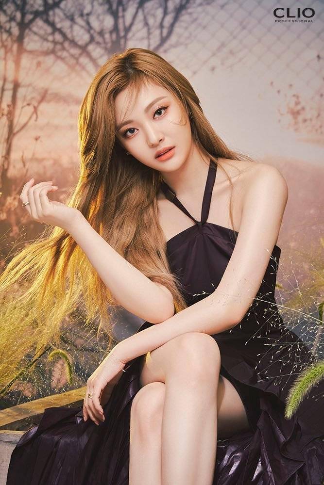 App|aespa，画报中突出的强烈视觉+明亮皮肤