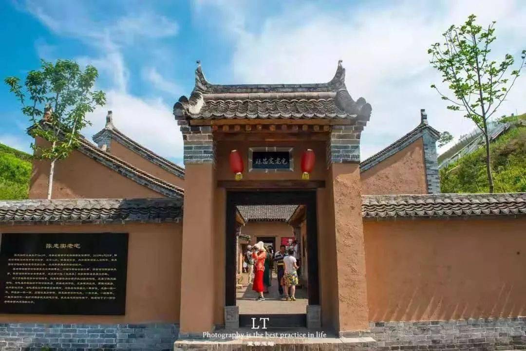 《白鹿原》时的工作和生活场景,展示了关中当代民居建筑