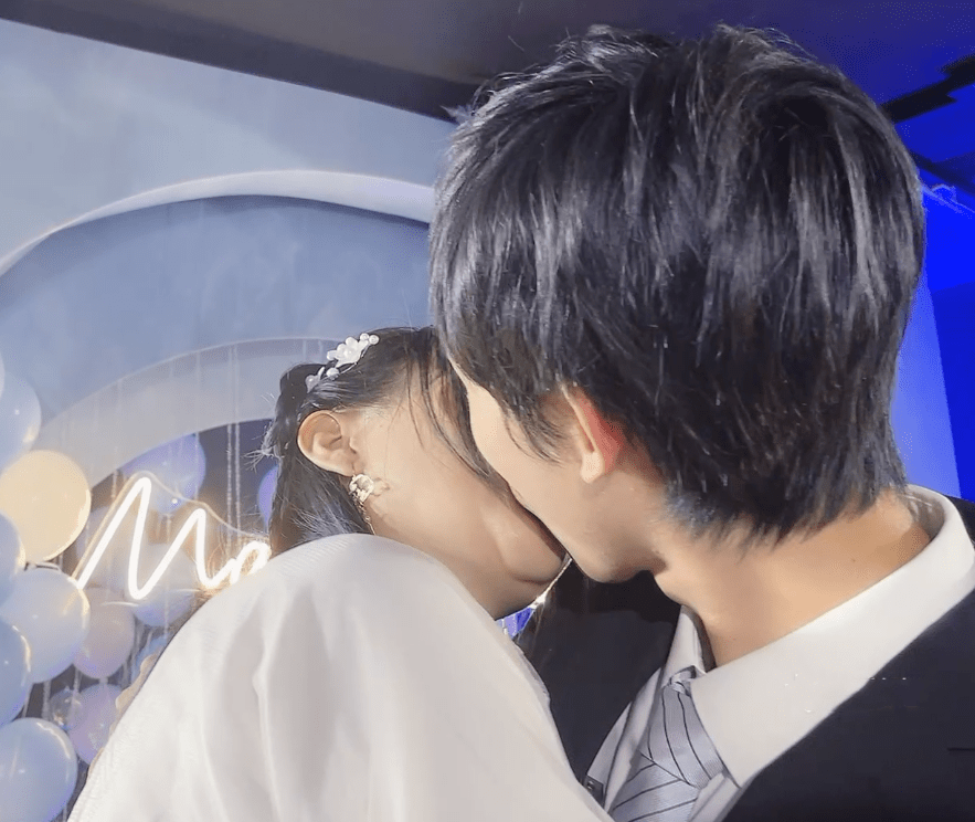 梦泪求婚成功与梦嫂秀恩爱直播间为孩子起名字粉丝刷屏同一个名字