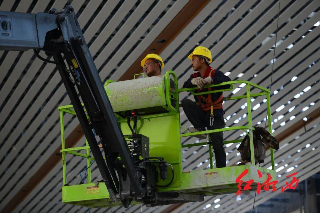 永顺高铁站建设忙