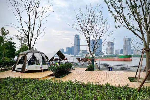 上海滨江多了块“帐篷绿地”