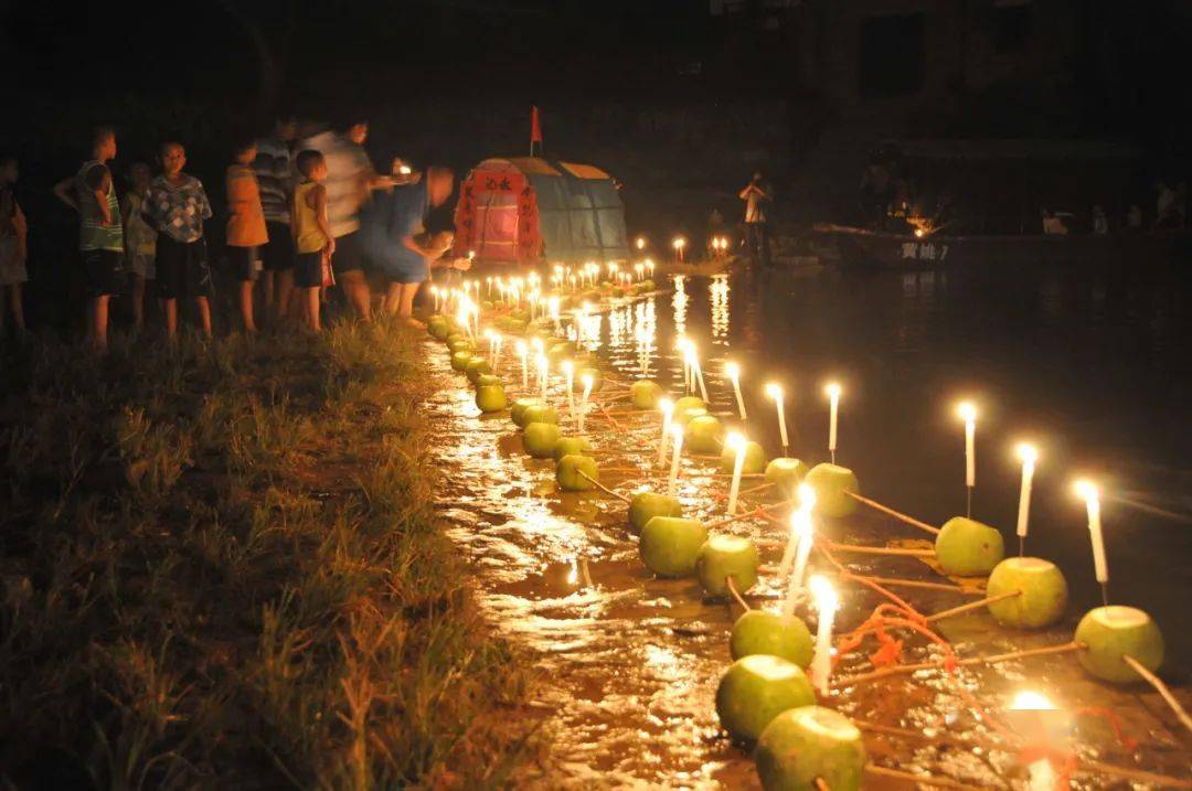 明晚黄姚放柚子灯