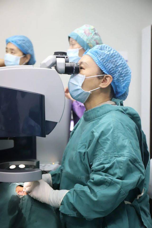 中国医师节周进院长:让患者恢复清晰视力,是让我觉得幸福的事