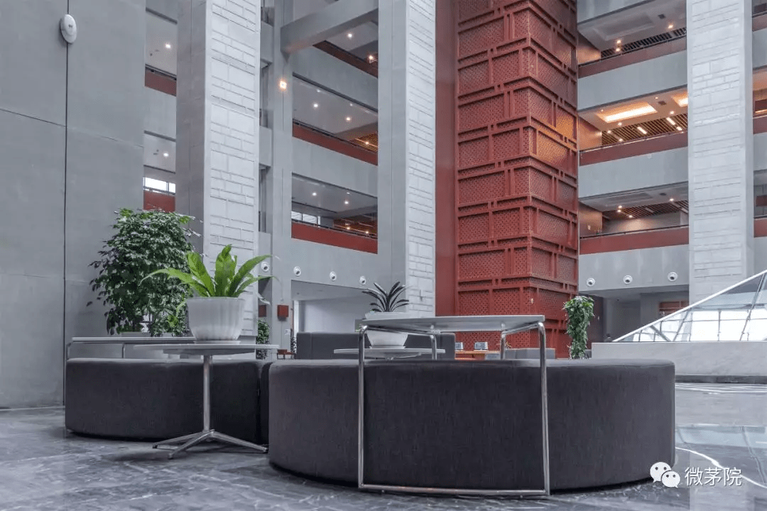 茅台学院图书馆拍了拍你