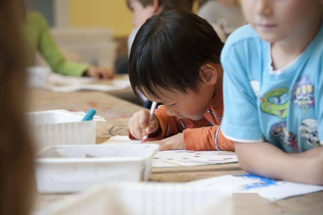 智慧|中式色彩不适合未来学校？这所小学的视觉设计将传统与未来感轻松结合