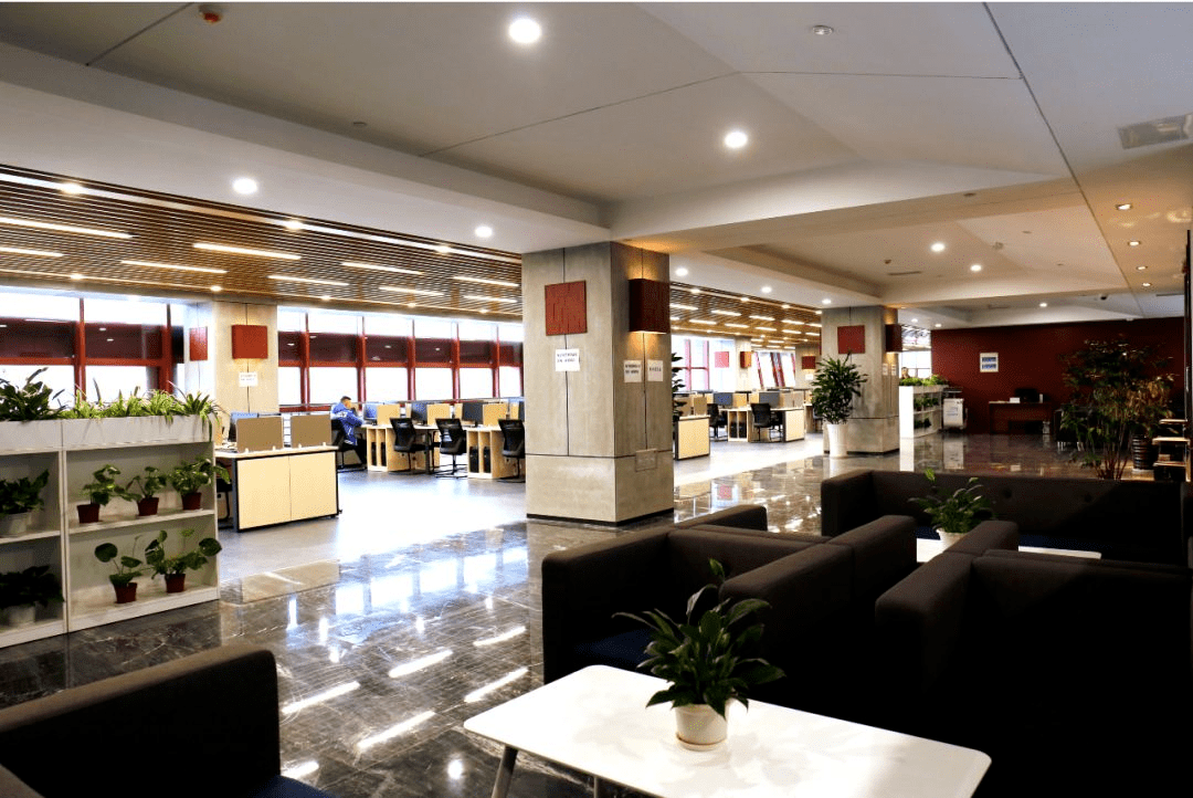 茅台学院图书馆拍了拍你