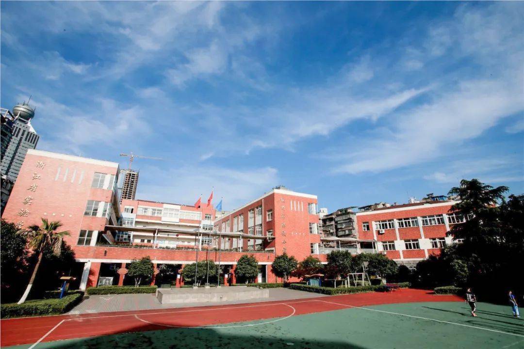 这个周末,杭州市胜利小学新城校区的家长们,估计都是彻夜无眠