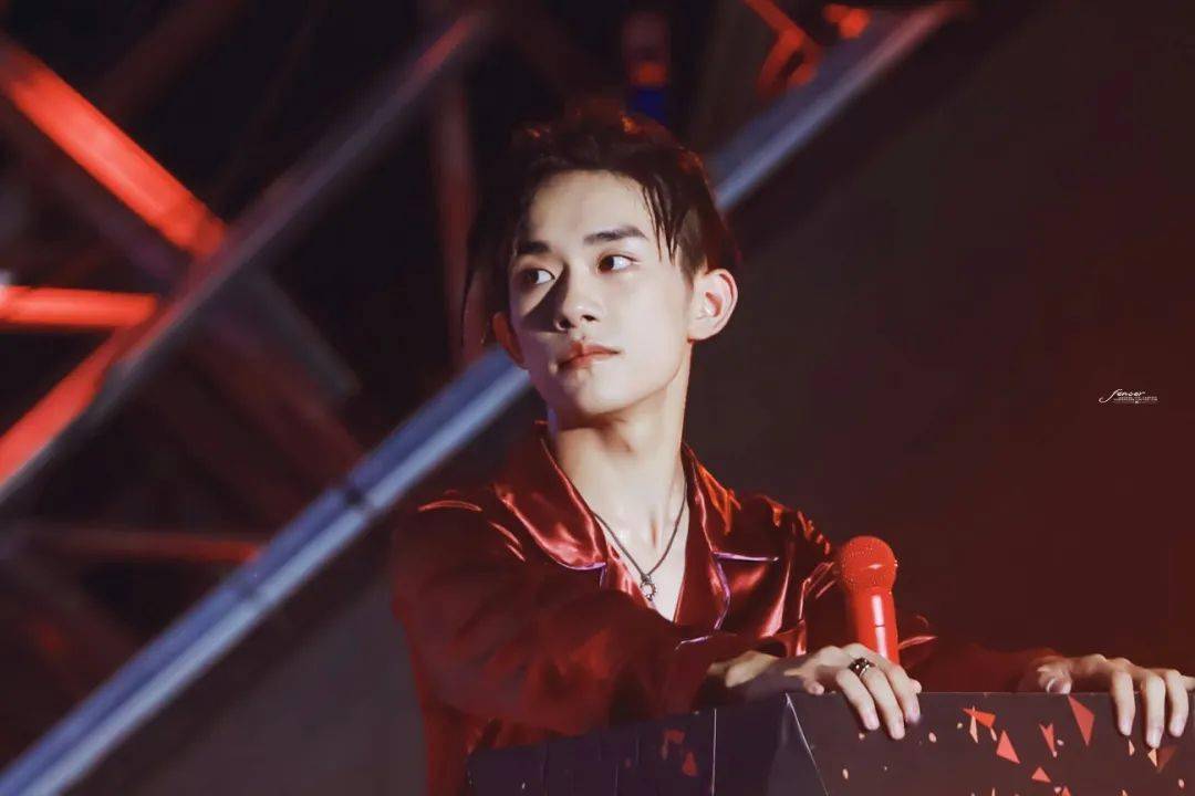 张予曦|易烊千玺商业价值TOP1?赵文卓林志炫内讧?张艺兴混资本圈?沈月垂死挣扎?张予曦拒绝被安排?