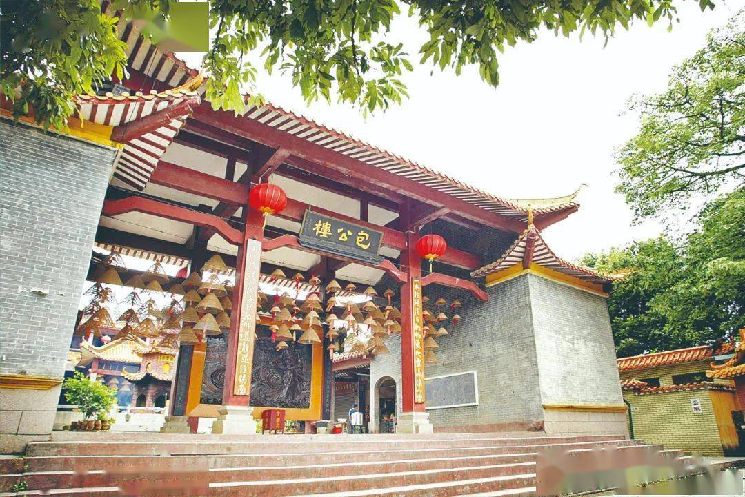 岛上的包公楼也远近闻名.