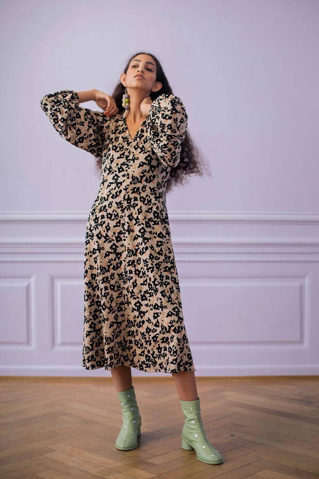 设计|一条娃娃裙，让女明星撞衫率显著提升！