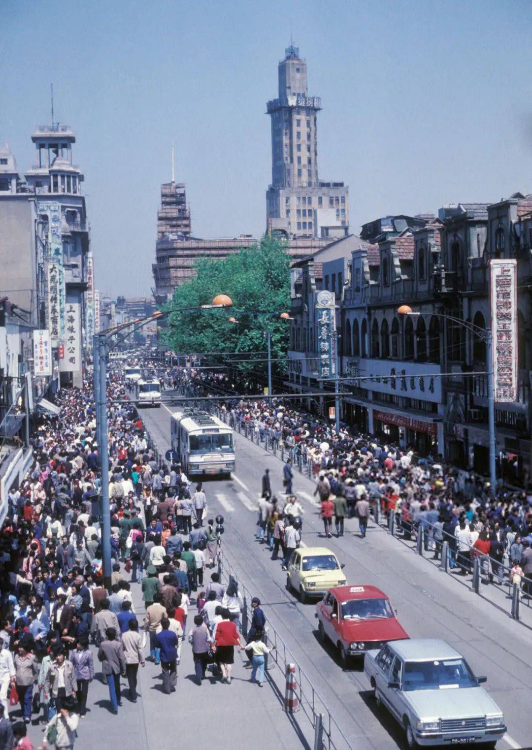 1966年曾改名为人民床上用品商店1978 年又改名为上海帐子商店1985
