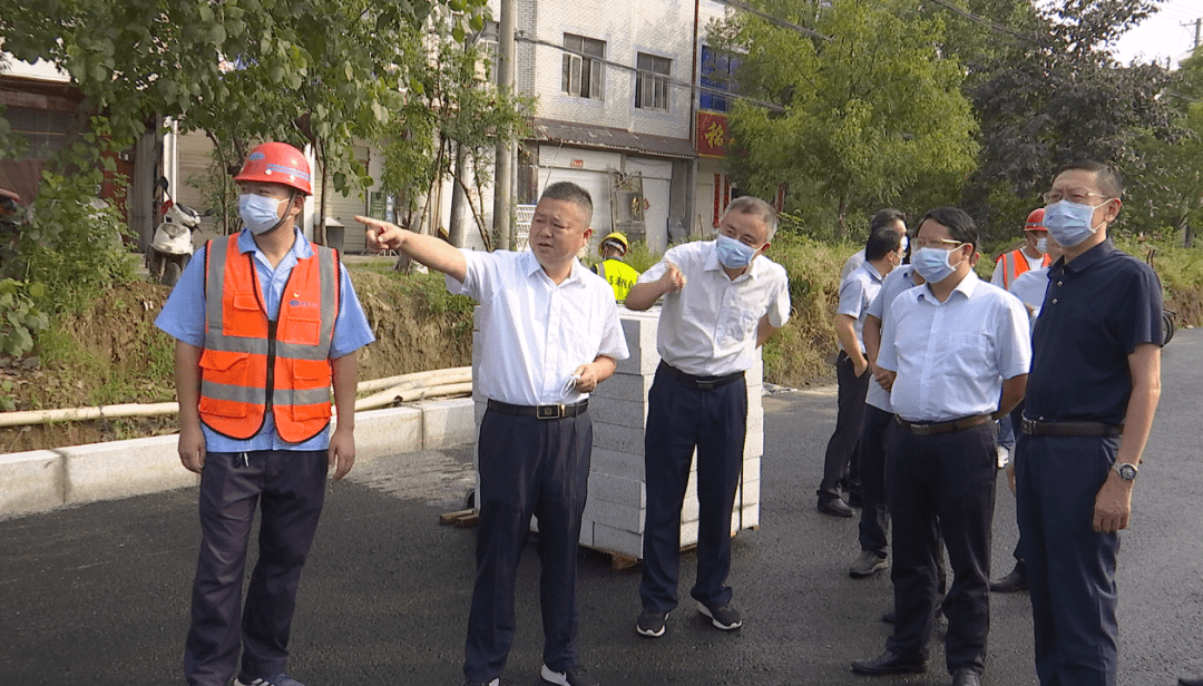 汪國兵在調研城市道路建設時強調加快進度確保安全保證暢通加強監督