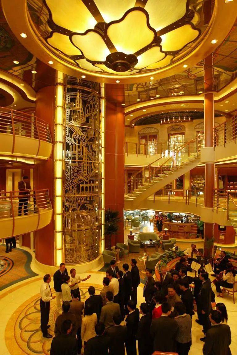 疯狂造价75亿全球最豪华游轮曝光连世界首富都抢着去