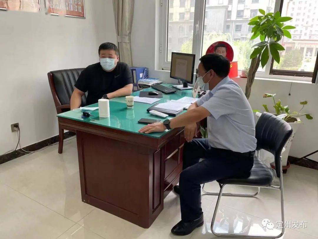 市委常委,宣传部长冯金亮深入巴黎印象社区督导调研疫苗接种工作