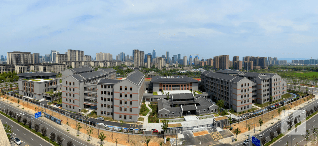 钟公庙第二初级中学位于钟公庙街道,设计规模为60班,总占地面积68901