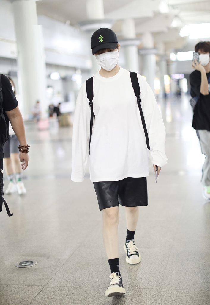 男装|今年的爆款鞋非TA莫属 承包大半个娱乐圈的溶解鞋