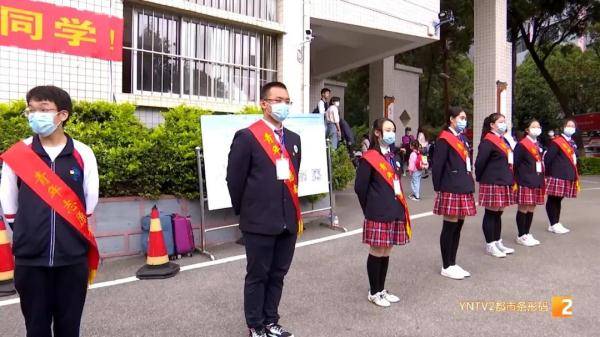 生活|“一天有三次到五次体温检测！”高中生开学报到，疫情防控要做好！