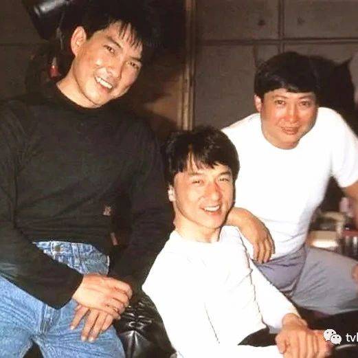 64岁元彪近照状态好,自曝29年前片酬已达700万,仅次于师兄成龙_洪金宝