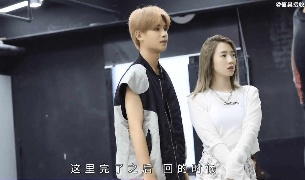 App|黄明昊乐华家族演唱会幕后花絮虽迟但到 舞台King的背后是一遍一遍地抠动作练习