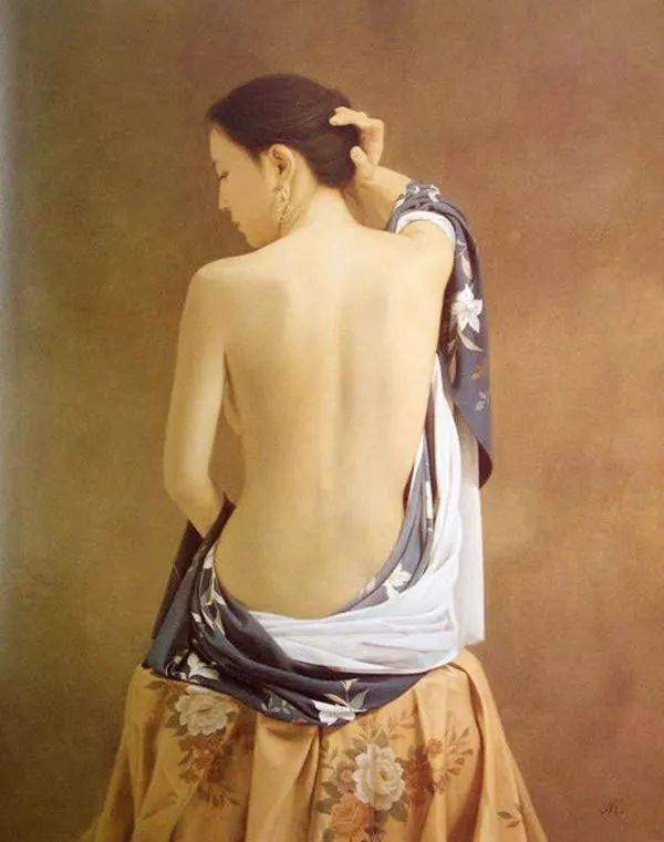 名画中的裸背女人欲遮还羞的含蓄之美